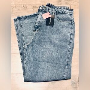 PrettyLittleThing Straight Leg Jeans